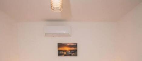 Room (S3) | Free WiFi