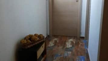 Room (S1) | Interior