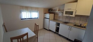 Studio (A2) | Private kitchen - Apartments Vlado (Solta)