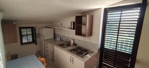 Apartment (A1) | Private kitchen - Apartments Vlado (Solta)