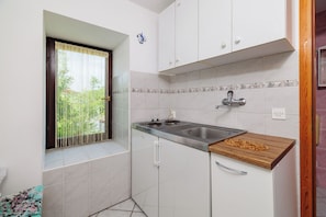 Apartment (A2) | Private kitchen - Apartments Jug (Lopar)
