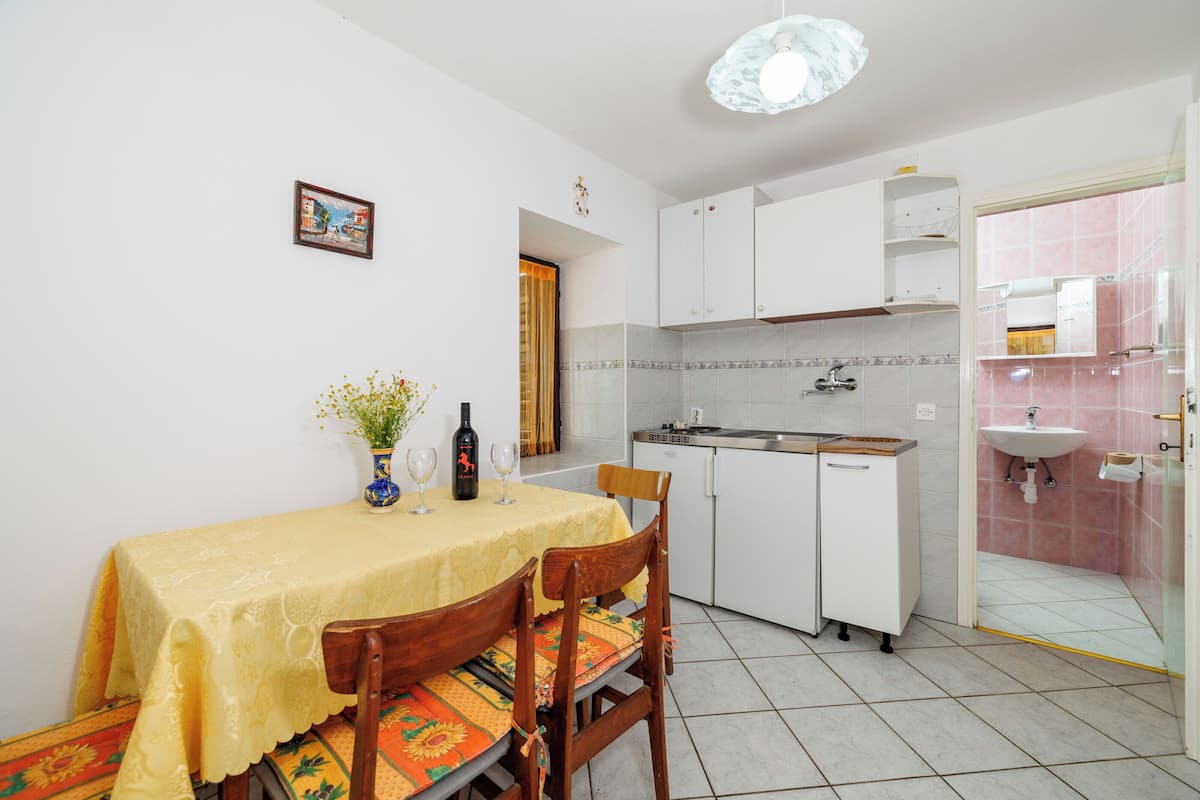 Căn hộ (A1) | Bếp riêng