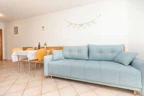 Apartment (A1) | Living room - Apartment BR With sea View (Vodice)