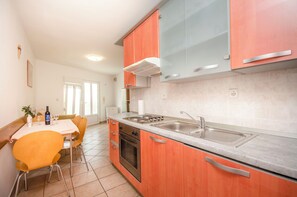 Fridge, oven, stovetop, electric kettle - Apartment BR With sea View (Vodice)