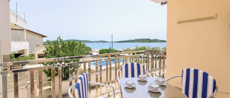 อพาร์ทเมนท์ (A1) | ระเบียง