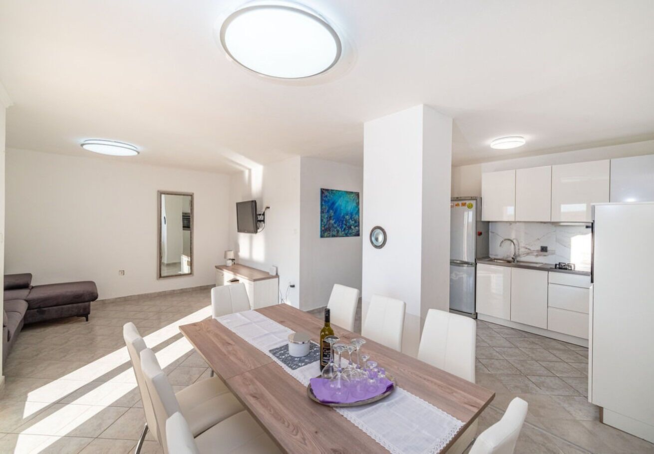 House | Private kitchen | Fridge, oven, stovetop, dishwasher