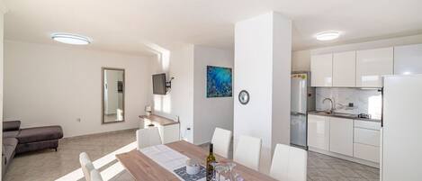 House | Private kitchen | Fridge, oven, stovetop, dishwasher