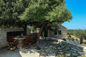 Courtyard - House Fani (Postira)