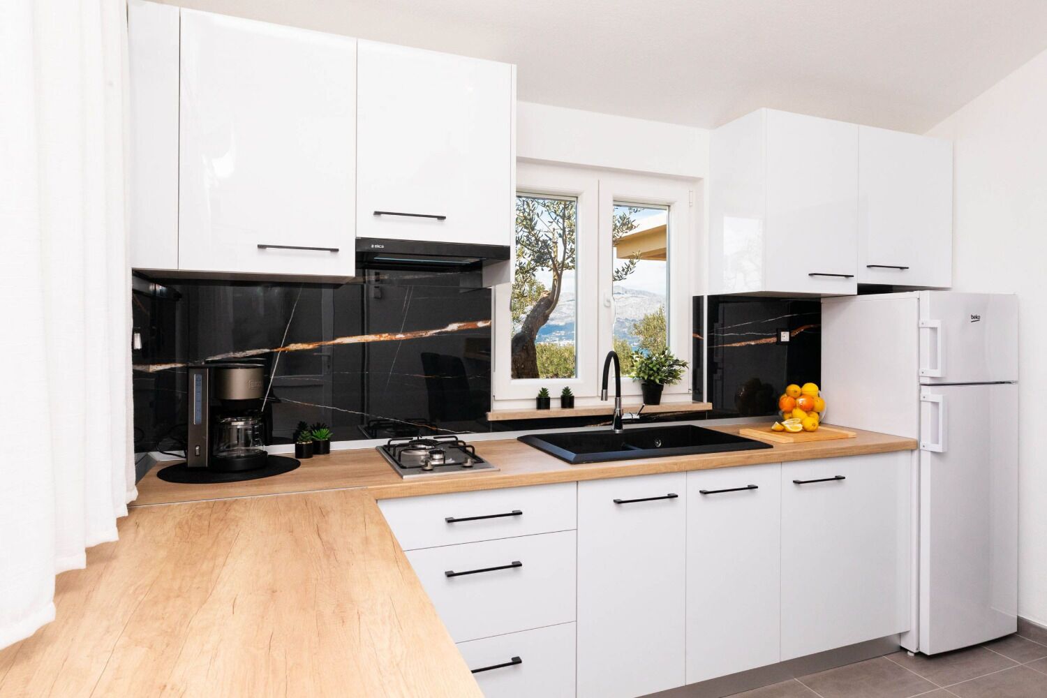 House | Private kitchen | Espresso maker, cookware/dishes/utensils