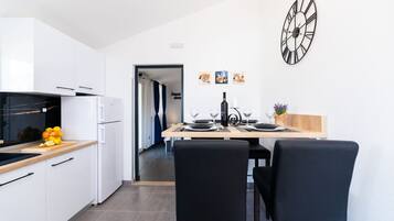 House | Private kitchen | Espresso maker, cookware/dishes/utensils