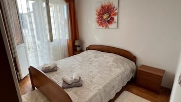 Apartment (A3) | In-room safe, iron/ironing board, free WiFi