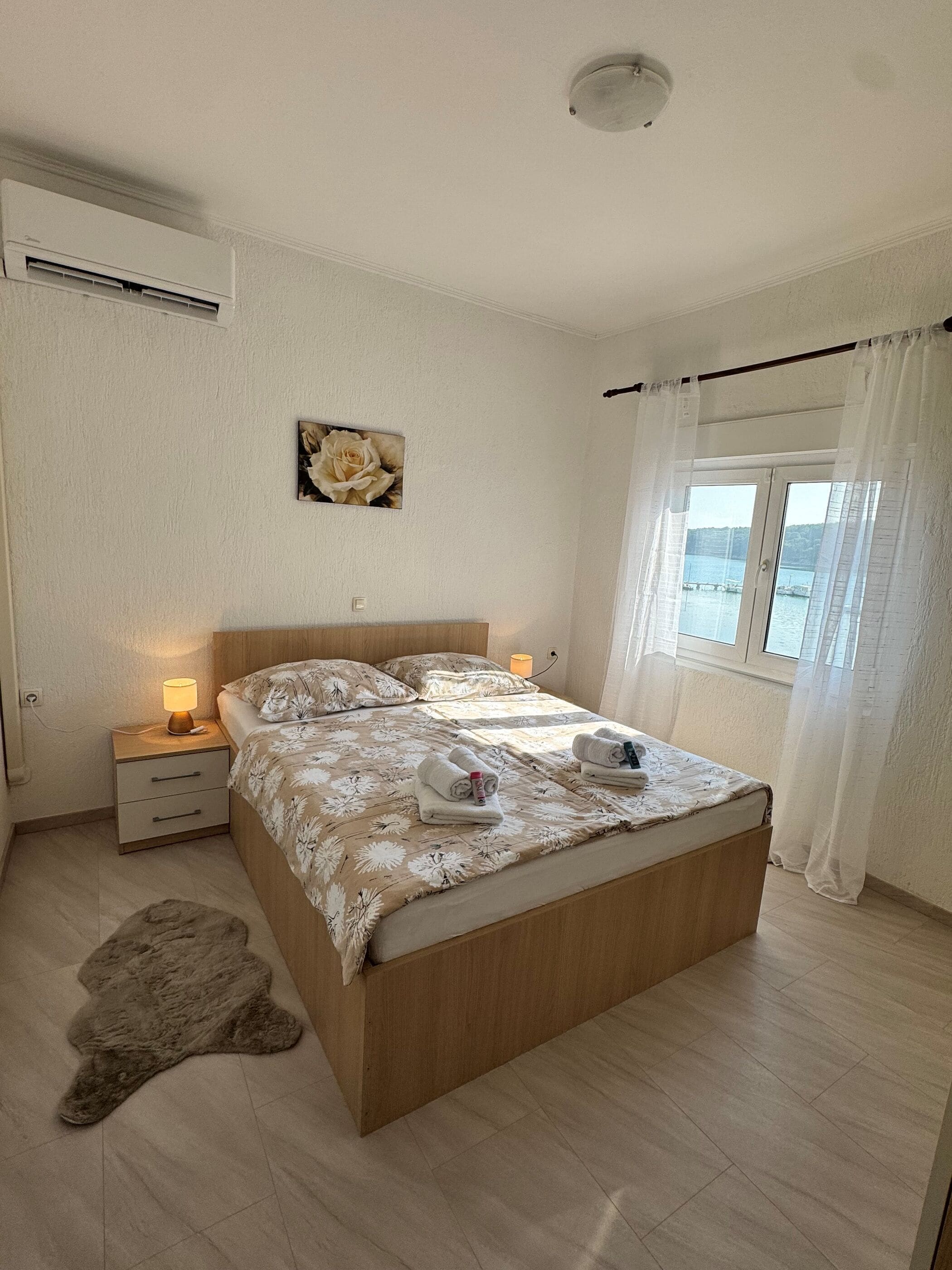 Apartment (A2) | In-room safe, iron/ironing board, WiFi (free)