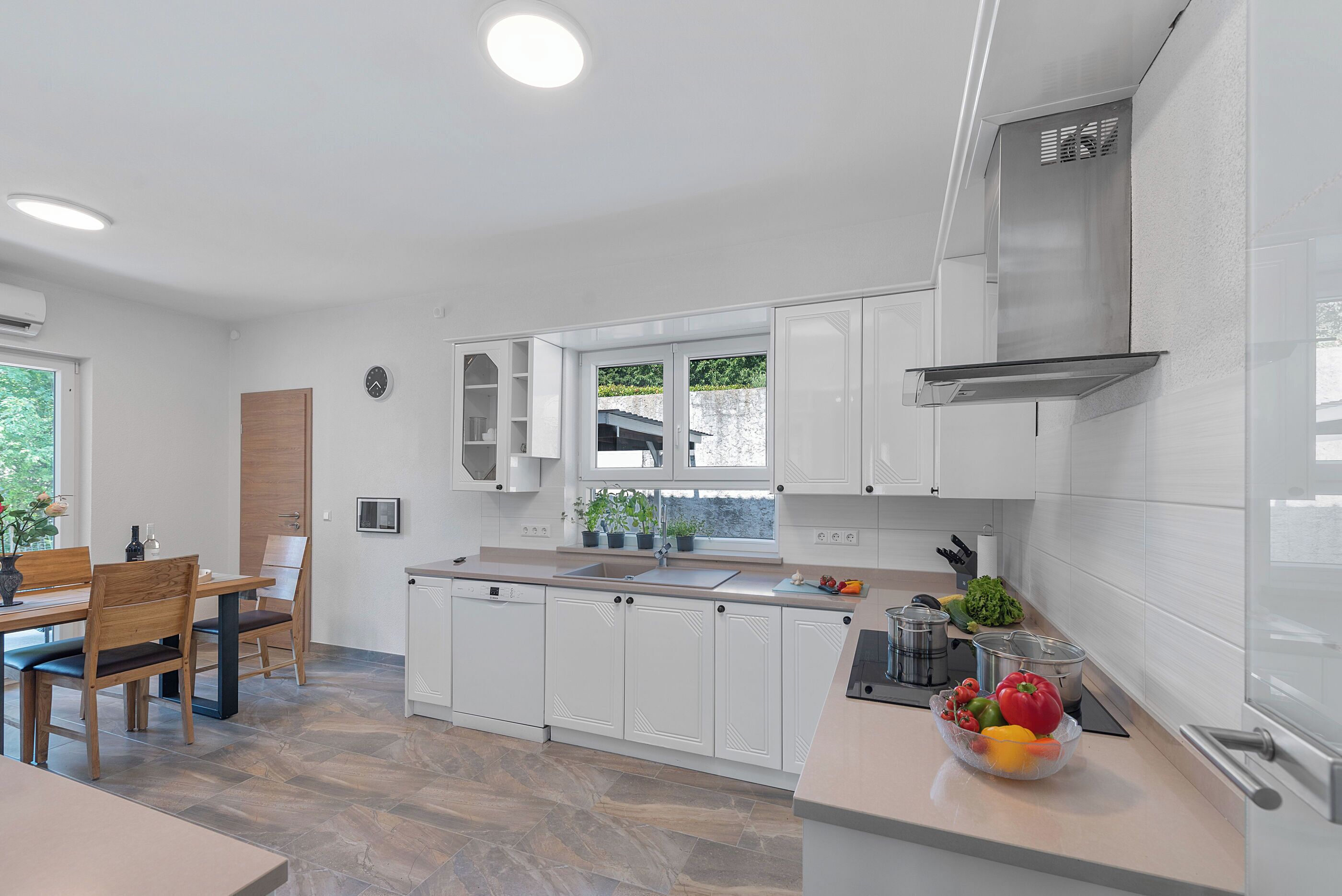 Casa | Cucina privata | Frigorifero, microonde, forno, piano cottura