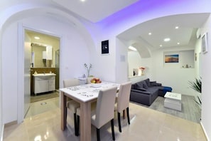 Studio (A1) | Dining - Apartment Franky (Zagreb)