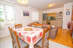 Apartamento (A1) | Cozinha privada | Geladeira, micro-ondas, fogão, cooktop