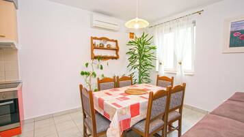 Apartment (A1) | Private kitchen | Fridge, microwave, oven, stovetop