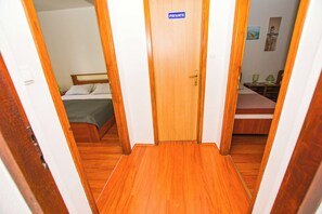 Apartment (A1) | Hallway - Apartment Centrum (Biograd na Moru)