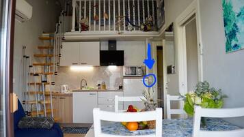 Apartment (A2) | Dining
