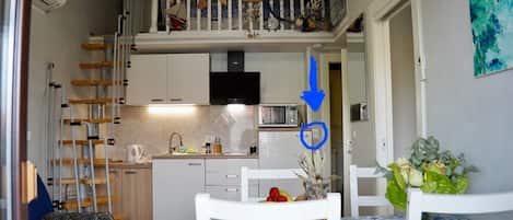 Apartment (A2) | Dining