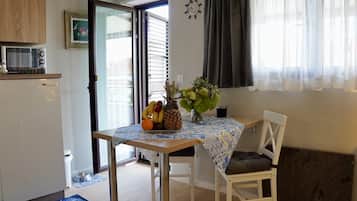 Studio (A3) | Restauration