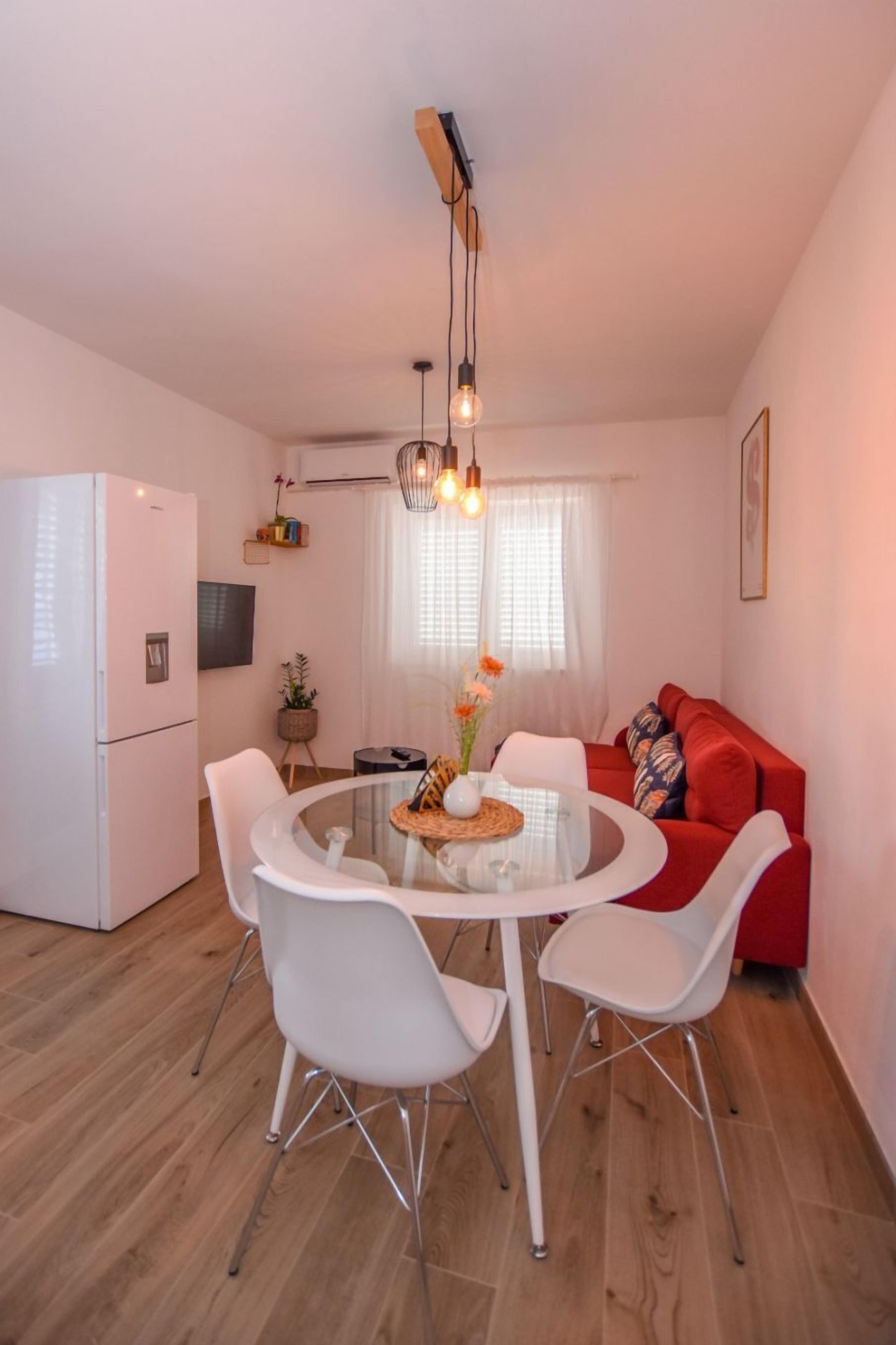 Apartment (A1) | Eigene Küche | Kühlschrank, Ofen, Herdplatte, Geschirrspüler