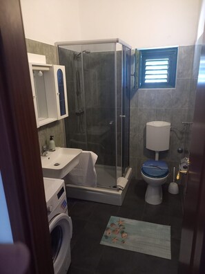 Apartment (A1) | Bathroom - Apartment Escape (Pasman)