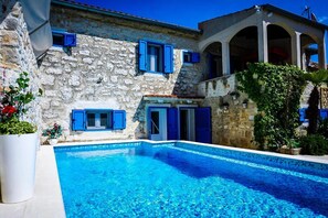 Piscine extérieure, piscine chauffée