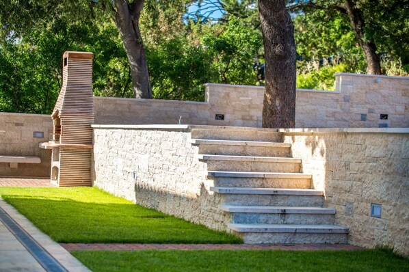 Courtyard - Apartments Kostrena (Kostrena)