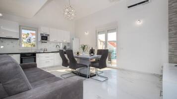 Apartment (A3) | Dining