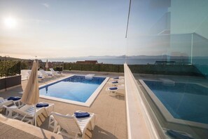 Outdoor pool - Apartments Jakov (Postira)