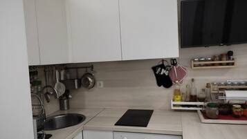 Apartment (A2) | Private kitchen | Fridge, oven, stovetop, espresso maker