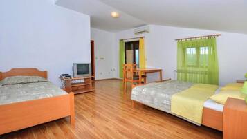 Room (S2) | Free WiFi