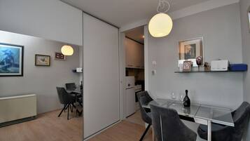 Studio (A1) | Interior