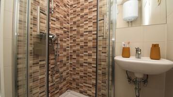 Studio (A1) | Bathroom