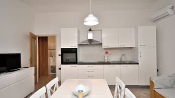 House | Private kitchen | Fridge, oven, stovetop, dishwasher