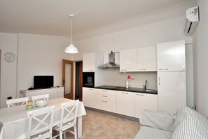 House | Private kitchen | Fridge, oven, stovetop, dishwasher - House Ariella (Umag)