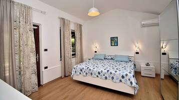 House | Iron/ironing board, free WiFi
