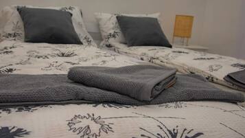 House | Iron/ironing board, free cribs/infant beds, free WiFi