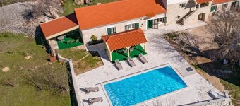 House Villa Karaga