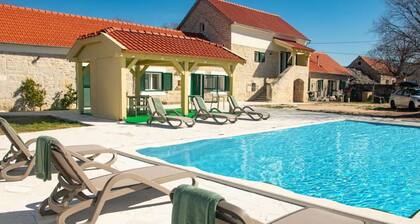 House Villa Karaga