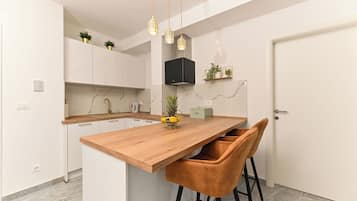 Appartement (A3) | Cuisine privée | Réfrigérateur, four, plaque de cuisson, lave-vaisselle