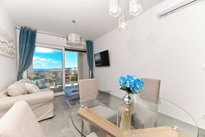 Apartment (A4) | Living room | Smart TV, Netflix, streaming services - Apartments Diva (Okrug)