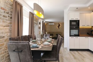 House | Private kitchen | Fridge, microwave, oven, stovetop - House Bona (Sukosan)