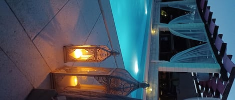 حمّام سباحة خارجي