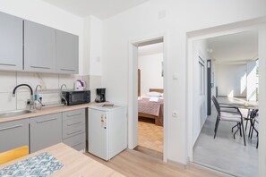 Studio (A1) | Bếp riêng | Tủ lạnh nhỏ, bếp nấu, dụng cụ pha espresso, ấm điện 