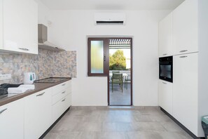 Apartment (A3) | Private kitchen | Mini-fridge, stovetop, espresso maker, electric kettle - Apartments Lucija (Starigrad)