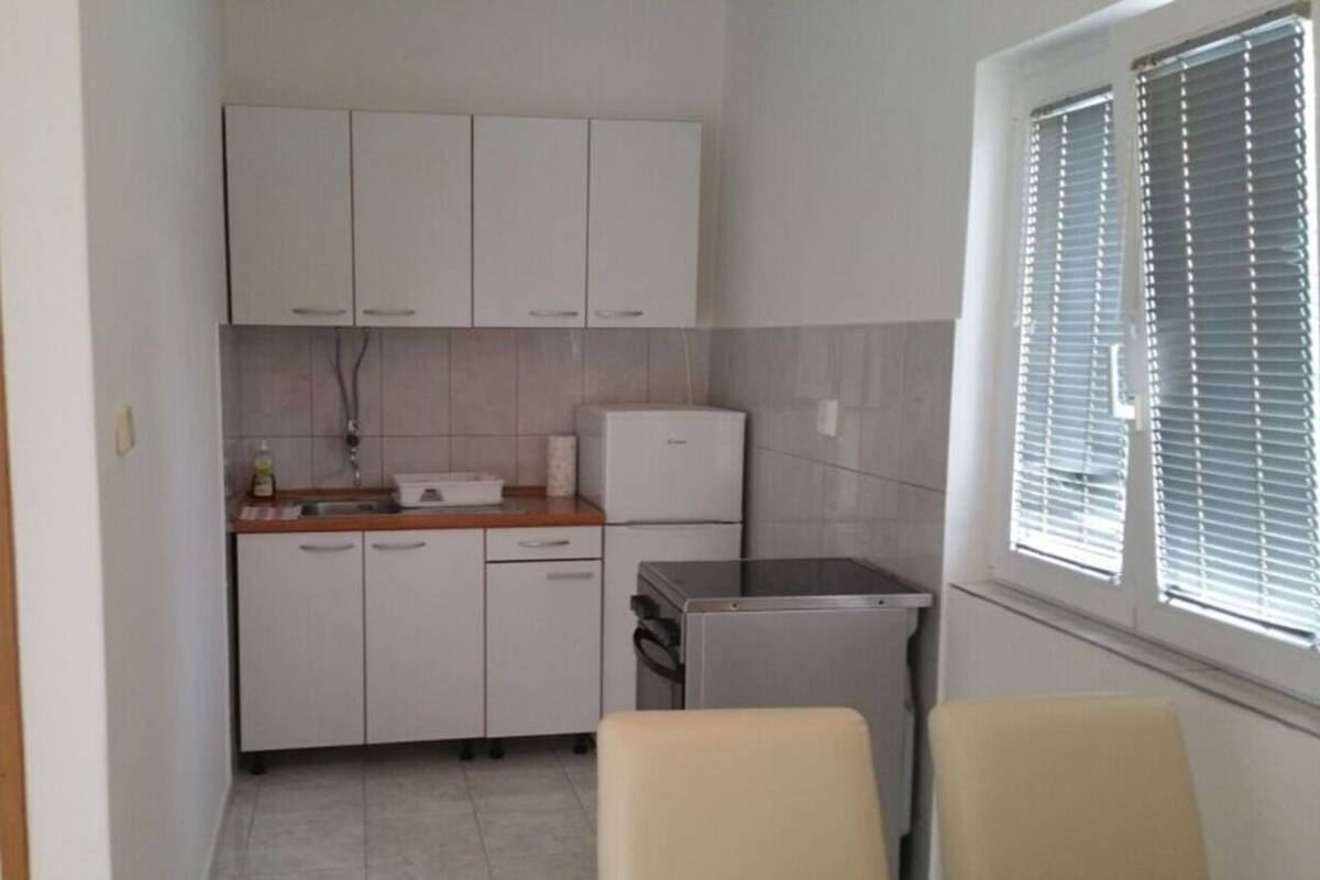 Lejlighed (A3) | Privat køkken | Køleskab, kogeplade, elkedel, køkkentøj/tallerkener/redskaber