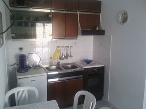Apartment (A1) | Private kitchen | Fridge, microwave, oven, stovetop - Apartments Vjeko (Nin)