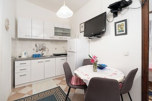 Apartment (A2) | Private kitchen | Fridge, microwave, oven, stovetop - Apartments Vjeko (Nin)
