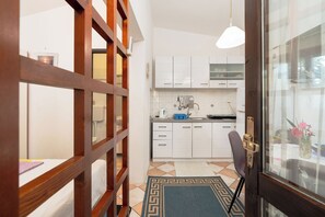 Apartment (A2) | Private kitchen | Fridge, microwave, oven, stovetop - Apartments Vjeko (Nin)